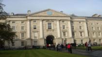 Historische wandeling langs de oevers van Dublin inclusief Trinity College Historische wandeling langs de oevers van Dublin inclusief Trinity College