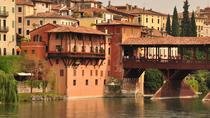 Excursão diurna para grupos pequenos para Bassano del Grappa e Asolo, saindo de Veneza: cidades medievais na colina, vinho e vila paladina Excursão diurna para grupos pequenos para Bassano del Grappa e Asolo, saindo de Veneza: cidades medievais na colina, vinho e vila paladina