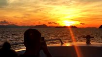 Excursion d'une journée aux îles Phi Phi au lever du soleil avec déjeuner au départ de Phuket Excursion d'une journée aux îles Phi Phi au lever du soleil avec déjeuner au départ de Phuket