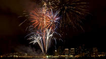 Cruzeiro com jantar e fogos de artifício de Oahu Cruzeiro com jantar e fogos de artifício de Oahu