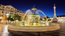 La ciudad de Lisboa por la noche y cena en un restaurante con fado La ciudad de Lisboa por la noche y cena en un restaurante con fado