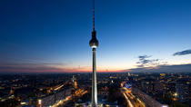 Spring køen over ved Berlins tv-tårn: Berlin by Night Spring køen over ved Berlins tv-tårn: Berlin by Night