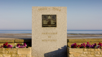 Excursion à terre au départ du Havre : visite privée d'une journée du Centre de Juno Beach, du cimetière canadien et de l'abbaye d'Ardenne Excursion à terre au départ du Havre : visite privée d'une journée du Centre de Juno Beach, du cimetière canadien et de l'abbaye d'Ardenne