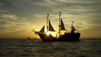 Dîner-croisière pirate à Cancun et spectacle sur le Jolly Roger Dîner-croisière pirate à Cancun et spectacle sur le Jolly Roger