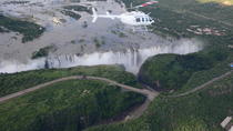 Vol sur un hélicoptère Flight of Angels au départ des chutes Victoria Vol sur un hélicoptère Flight of Angels au départ des chutes Victoria