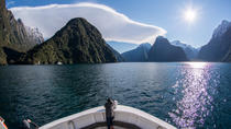 Excursion d'une journée complète dans le Milford Sound et le parc national de Fiordland, incluant une croisière sur le Milford Sound et un déjeuner-barbecue à Queenstown Excursion d'une journée complète dans le Milford Sound et le parc national de Fiordland, incluant une croisière sur le Milford Sound et un déjeuner-barbecue à Queenstown