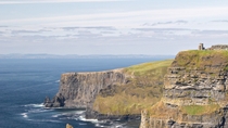 Recorrido en tren de 2 días al oeste de Irlanda desde Dublín: Limerick, Acantilados de Moher, Burren y Galway Recorrido en tren de 2 días al oeste de Irlanda desde Dublín: Limerick, Acantilados de Moher, Burren y Galway