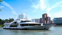 Tour en autobús con paradas libres por Düsseldorf y crucero turístico por el río Rin Tour en autobús con paradas libres por Düsseldorf y crucero turístico por el río Rin