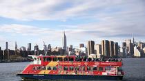 Cruzeiro pelo horizonte da cidade em Nova York Cruzeiro pelo horizonte da cidade em Nova York