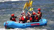 Escapada de un día de aventura para hacer rafting por el río Americano Escapada de un día de aventura para hacer rafting por el río Americano