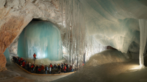 Tour naar de ijsgrotten van Eisriesenwelt vanuit Salzburg Tour naar de ijsgrotten van Eisriesenwelt vanuit Salzburg