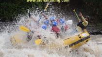 Rafting en eaux vives de niveau II et III sur la rivière Balsa au départ de La Fortuna Rafting en eaux vives de niveau II et III sur la rivière Balsa au départ de La Fortuna