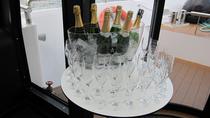 Champagnesmagning under sejltur på Seine-floden Champagnesmagning under sejltur på Seine-floden