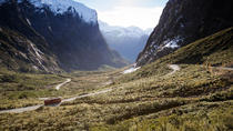 Milford Sound Bus und Bootstour mit internationalem Mittagsbufett Milford Sound Bus und Bootstour mit internationalem Mittagsbufett