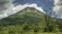 Dagtrip naar de vulkaan de Arenal en de Baldi-warmwaterbronnen vanuit San José Dagtrip naar de vulkaan de Arenal en de Baldi-warmwaterbronnen vanuit San José