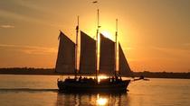 Schoner-Segeltour bei Sonnenuntergang durch den Charleston Harbor Schoner-Segeltour bei Sonnenuntergang durch den Charleston Harbor