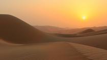 Safari dans le désert en 4x4 au coucher du soleil Safari dans le désert en 4x4 au coucher du soleil