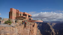Excursion d'une journée en petit groupe dans le Grand Canyon et au barrage Hoover avec entrée facultative pour la passerelle Skywalk Excursion d'une journée en petit groupe dans le Grand Canyon et au barrage Hoover avec entrée facultative pour la passerelle Skywalk