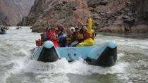 Rafting em corredeiras no Grand Canyon partindo de Las Vegas Rafting em corredeiras no Grand Canyon partindo de Las Vegas