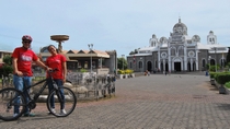 Excursión de un día a Cartago en tren desde San José: paseo en bicicleta y visita al mercado Excursión de un día a Cartago en tren desde San José: paseo en bicicleta y visita al mercado