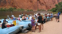 Promenade à Glen Canyon sur le Colorado au départ de Sedona Promenade à Glen Canyon sur le Colorado au départ de Sedona