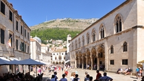 Recorrido gastronómico a pie por el casco antiguo de Dubrovnik con almuerzo incluido Recorrido gastronómico a pie por el casco antiguo de Dubrovnik con almuerzo incluido