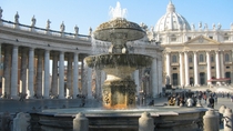 Excursão particular no Vaticano pela Basílica de São Pedro incluindo a Cúpula e Estúdio do Mosaico do Vaticano Excursão particular no Vaticano pela Basílica de São Pedro incluindo a Cúpula e Estúdio do Mosaico do Vaticano