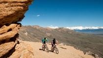 Aventura de Bicicleta Descendo por El Calafate Aventura de Bicicleta Descendo por El Calafate