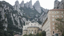Tour per piccoli gruppi a Monserrat con tapas e degustazione di vini da Barcellona Tour per piccoli gruppi a Monserrat con tapas e degustazione di vini da Barcellona