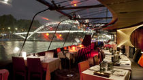 Nyttårselvecruise med Bateaux Parisiens på Seinen med 6-retters gourmetmiddag og levende musikk Nyttårselvecruise med Bateaux Parisiens på Seinen med 6-retters gourmetmiddag og levende musikk