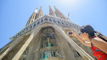 Recorrido en bicicleta eléctrica por Barcelona con acceso Evite las colas a la Sagrada Familia Recorrido en bicicleta eléctrica por Barcelona con acceso Evite las colas a la Sagrada Familia
