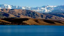Excursion d'une journée dans le désert rocailleux avec le lac et le massif de l'Atlas en 4x4 au départ de Marrakech Excursion d'une journée dans le désert rocailleux avec le lac et le massif de l'Atlas en 4x4 au départ de Marrakech