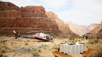 VIP da Viator: Excursão de helicóptero ao Grand Canyon ao pôr do sol com jantar, Las Vegas