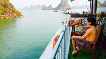 Crucero de lujo de 2 días en junco por la bahía de Halong con clase de cocina y tai chi por la mañana Crucero de lujo de 2 días en junco por la bahía de Halong con clase de cocina y tai chi por la mañana