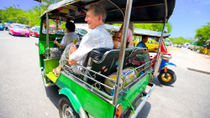 Bangkok en movimiento: recorrido por la ciudad en Skytrain, barco y tuk tuk Bangkok en movimiento: recorrido por la ciudad en Skytrain, barco y tuk tuk
