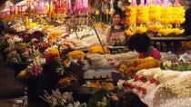 Chiang Mai por la noche: Recorrido privado con canto budista, cena tailandesa y mercado nocturno Chiang Mai por la noche: Recorrido privado con canto budista, cena tailandesa y mercado nocturno