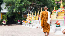 Excursão matinal de Caridade Budista e aos Templos em Chiang Mai Excursão matinal de Caridade Budista e aos Templos em Chiang Mai