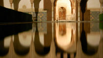 Visite de 2 heures de nuit de l'Alhambra avec les palais Nazrid, l'Alcazaba et les jardins du Generalife Visite de 2 heures de nuit de l'Alhambra avec les palais Nazrid, l'Alcazaba et les jardins du Generalife