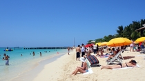Entrada a la playa Doctor's Cave con traslado de ida y vuelta en Montego Bay Entrada a la playa Doctor's Cave con traslado de ida y vuelta en Montego Bay
