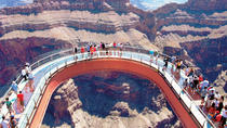 Det bedste af West Rim: Flyvetur i Grand Canyon med valgfri helikopter, bådtur og billet til Skywalk Det bedste af West Rim: Flyvetur i Grand Canyon med valgfri helikopter, bådtur og billet til Skywalk