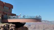 Survol du Grand Canyon en hélicoptère, au départ de Las Vegas, avec billet coupe-file pour le Skywalk Survol du Grand Canyon en hélicoptère, au départ de Las Vegas, avec billet coupe-file pour le Skywalk
