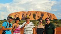 Dagstur til Ayers Rock fra Alice Springs, inkludert Uluru, Kata Tjuta og middag med grillmat i solnedgangen Dagstur til Ayers Rock fra Alice Springs, inkludert Uluru, Kata Tjuta og middag med grillmat i solnedgangen