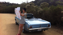 Viagem de ida de carro com Classic 1965 Mustang conversível ou fastback Viagem de ida de carro com Classic 1965 Mustang conversível ou fastback