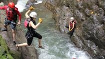 Aventura de barranquismo Gravity Falls en Costa Rica desde La Fortuna Aventura de barranquismo Gravity Falls en Costa Rica desde La Fortuna