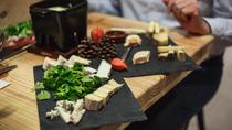 Déjeuner dégustation de fromage et de vin dans une cave du XVIIe siècle à Paris Déjeuner dégustation de fromage et de vin dans une cave du XVIIe siècle à Paris