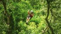 Tirolina en el parque de aventuras Wild Ranch y excursión en kayak por el río Chavon desde Santo Domingo Tirolina en el parque de aventuras Wild Ranch y excursión en kayak por el río Chavon desde Santo Domingo