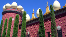 Excursión de un día al Museo Dalí desde Barcelona en tren de alta velocidad con recorrido opcional de Gerona Excursión de un día al Museo Dalí desde Barcelona en tren de alta velocidad con recorrido opcional de Gerona