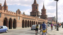 Excursão de bicicleta para grupos pequenos pela Berlim alternativa Excursão de bicicleta para grupos pequenos pela Berlim alternativa