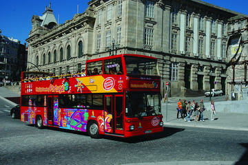Sightseeing bus