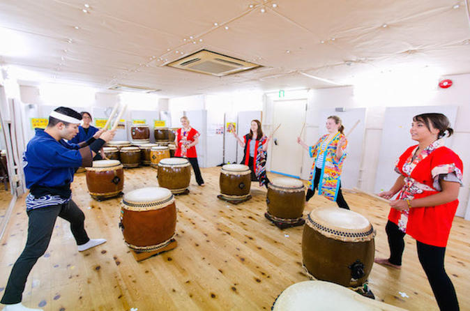 Japanese Traditional Taiko Drum Experience in Osaka